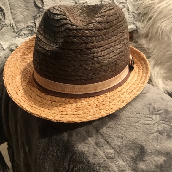 Chic Two-Tone Straw Fedora from Sun n’ sand - Picture 1 of 4